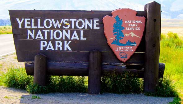 YellowStone National Park Sign